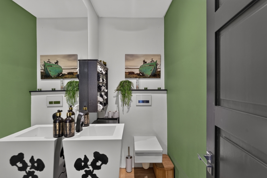 To Let 2 Bedroom Property for Rent in Green Point Western Cape